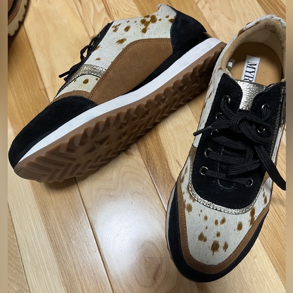 Myra Swift Sneakers Sz 6 - Picture 2 of 4